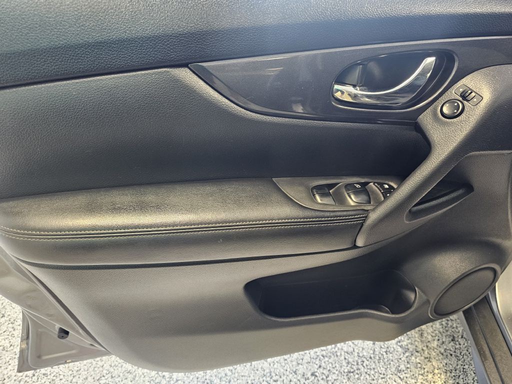 2017 Nissan Rogue Image 8