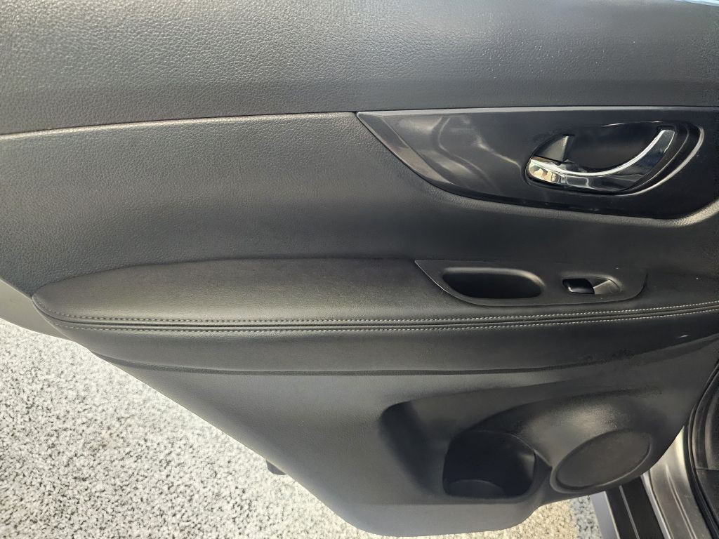 2017 Nissan Rogue Image 10