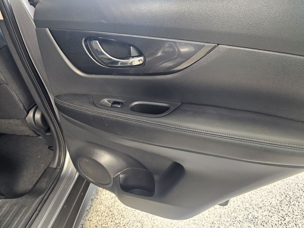 2017 Nissan Rogue Image 13
