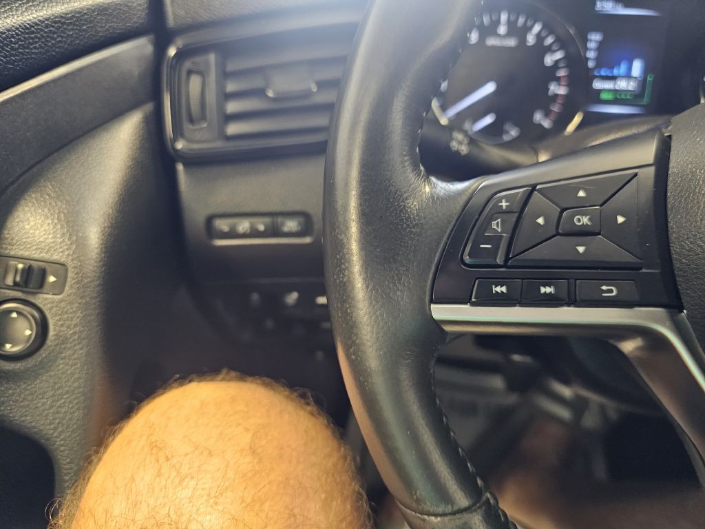 2017 Nissan Rogue Image 19