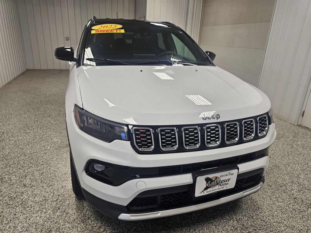 2025 Jeep Compass Image 3