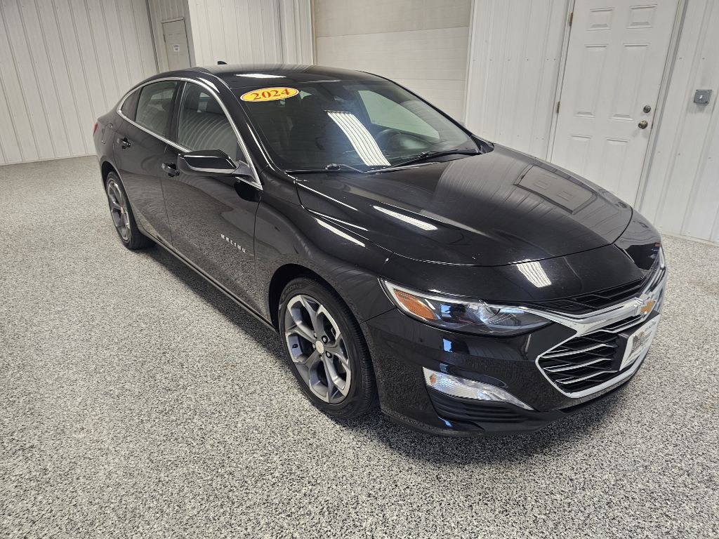 2024 Chevrolet Malibu Image 2