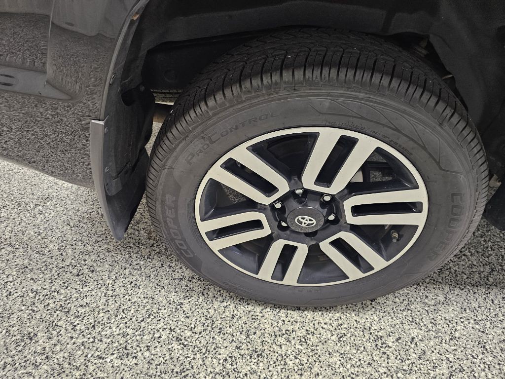 2016 Toyota 4Runner Image 8