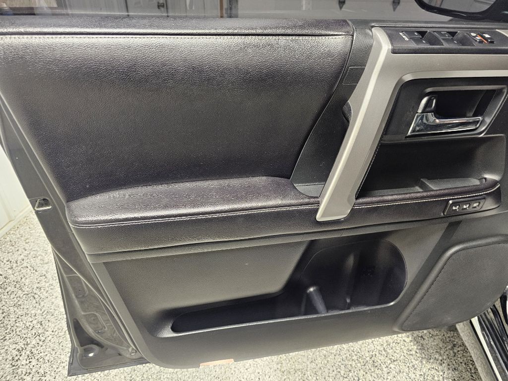 2016 Toyota 4Runner Image 9