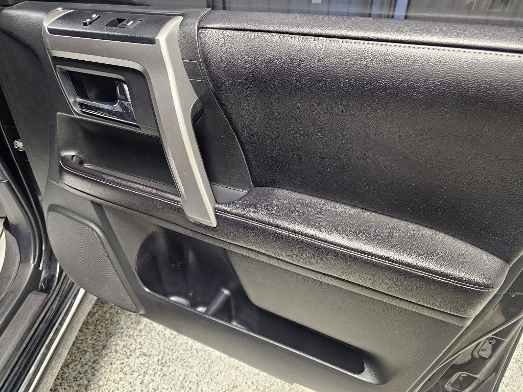 2016 Toyota 4Runner Image 16