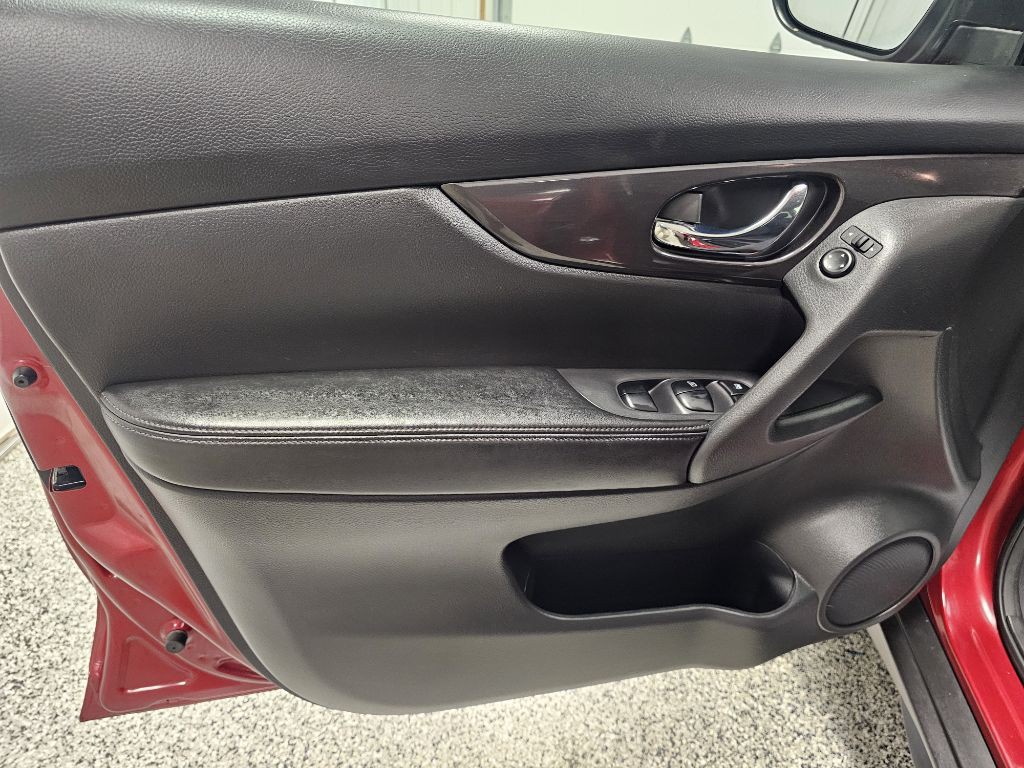 2018 Nissan Rogue Image 9