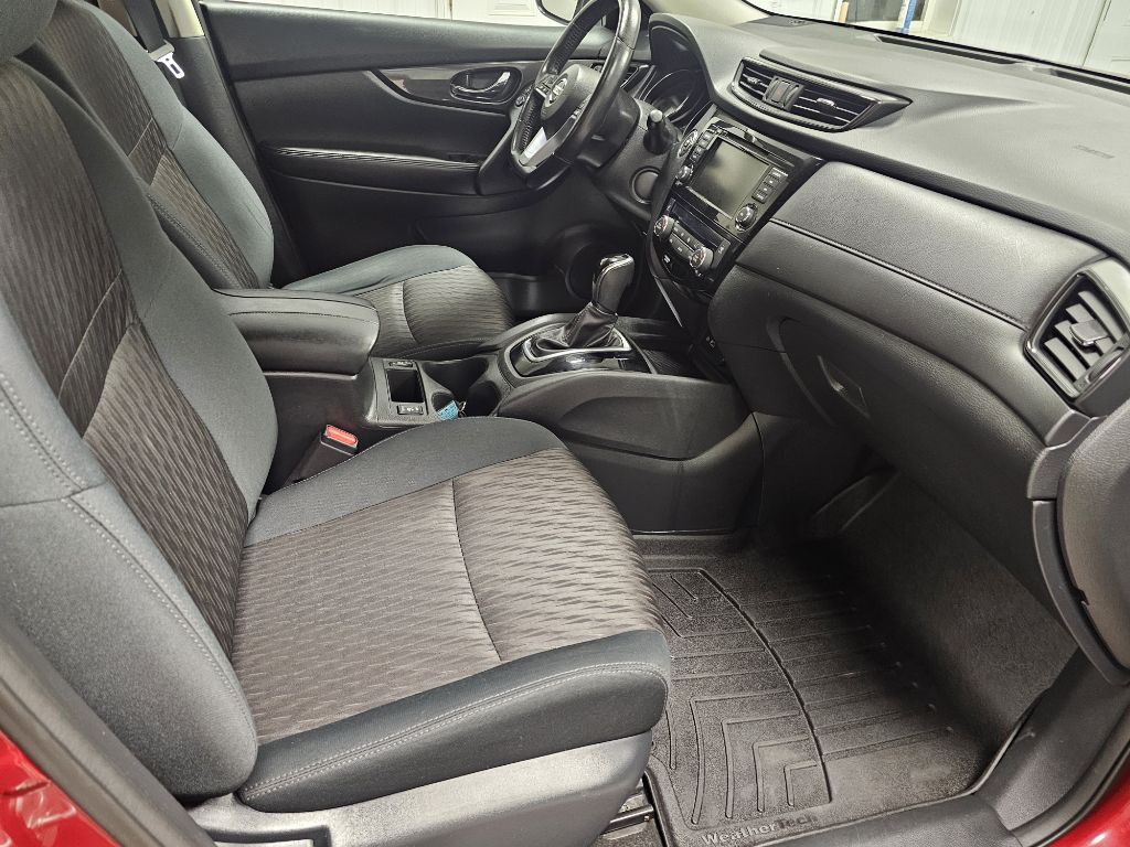 2018 Nissan Rogue Image 17