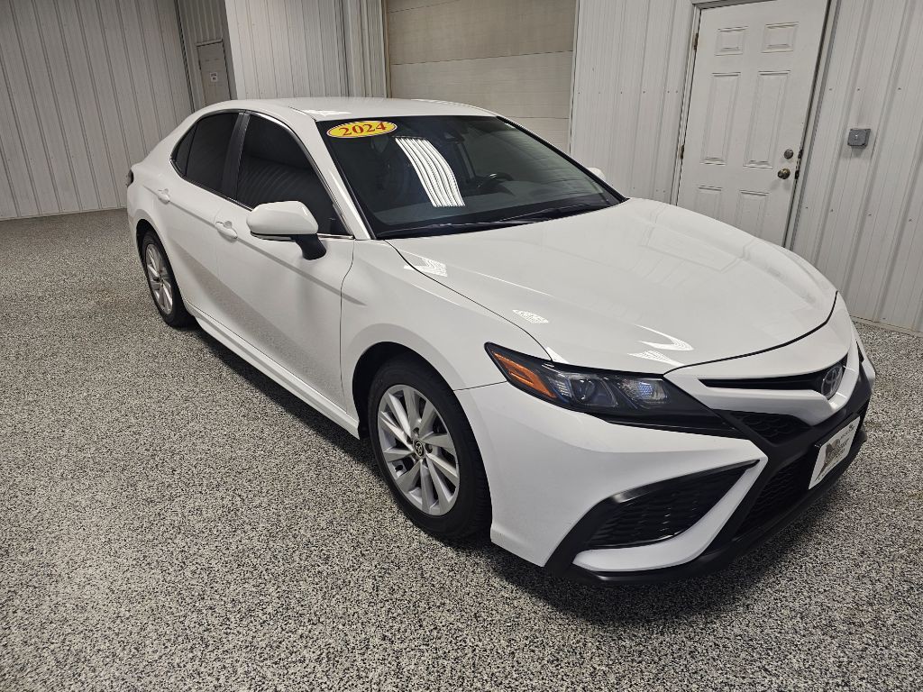 2024 Toyota Camry Image 2