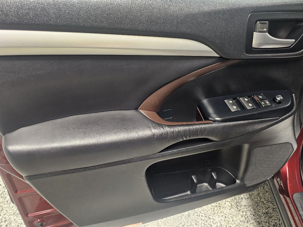 2016 Toyota Highlander Image 9