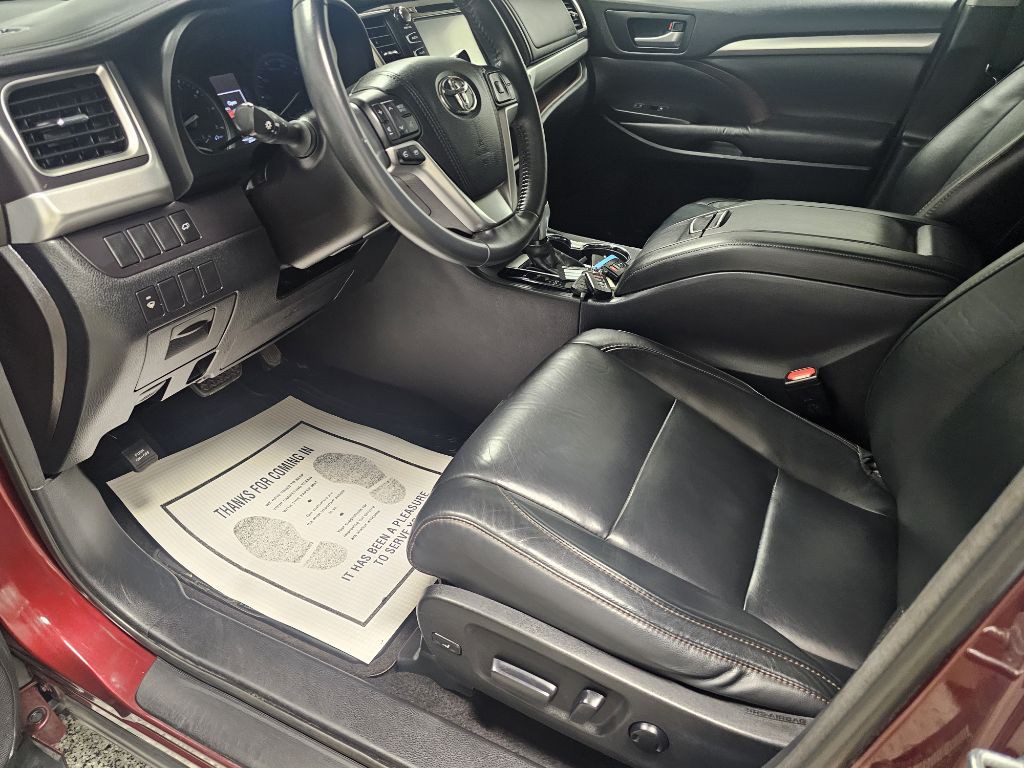 2016 Toyota Highlander Image 10