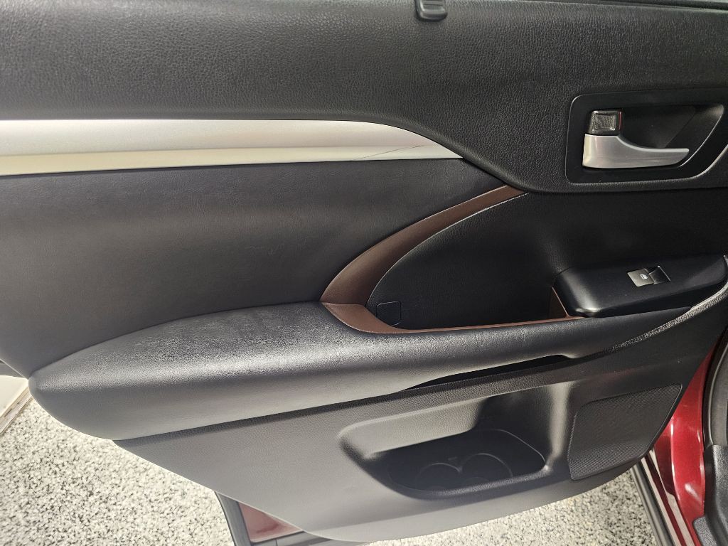 2016 Toyota Highlander Image 11