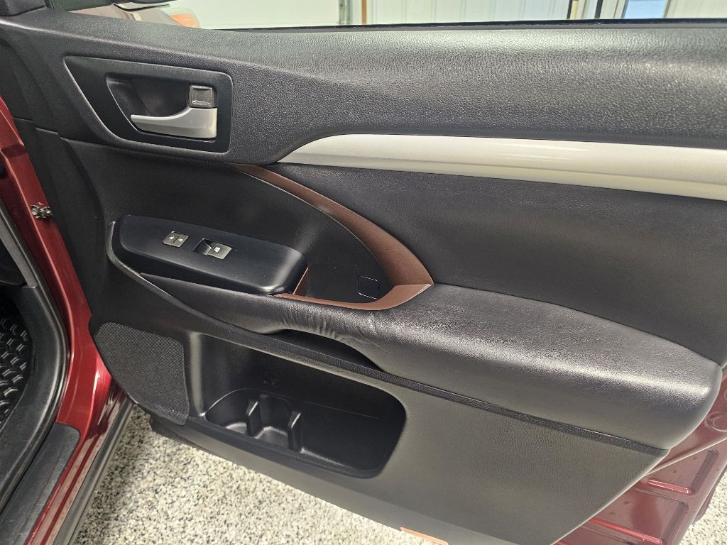2016 Toyota Highlander Image 15