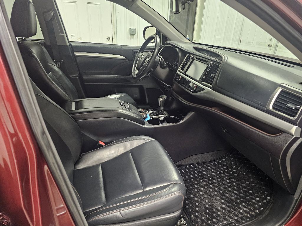 2016 Toyota Highlander Image 18