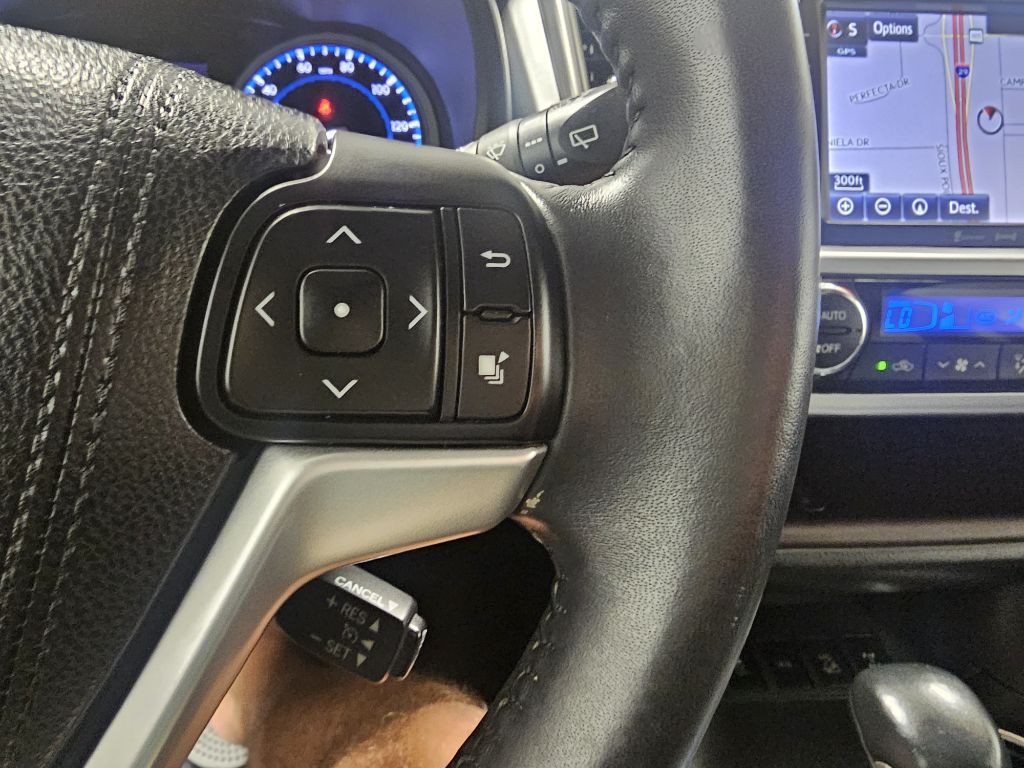 2016 Toyota Highlander Image 21