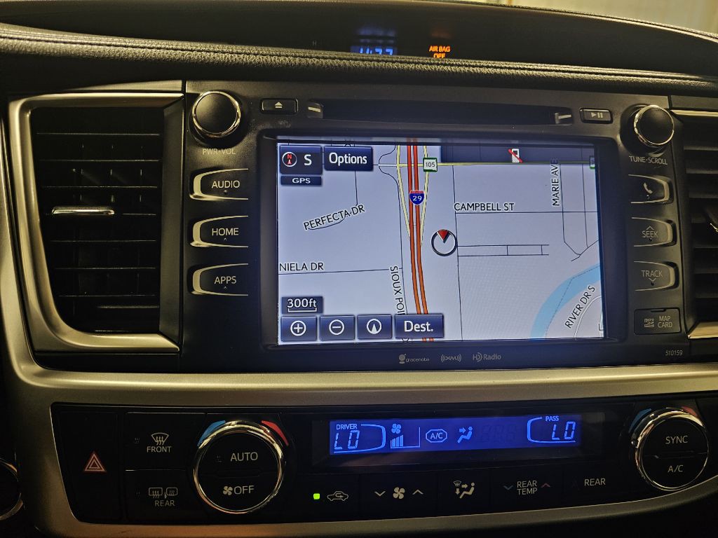 2016 Toyota Highlander Image 24
