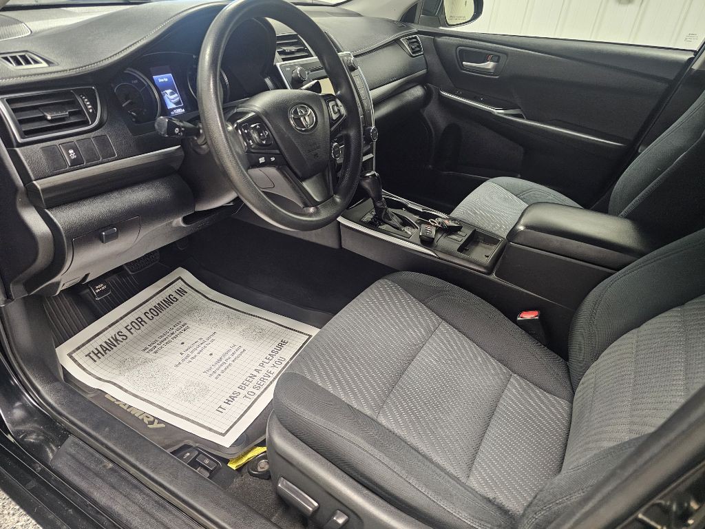 2017 Toyota Camry Image 9