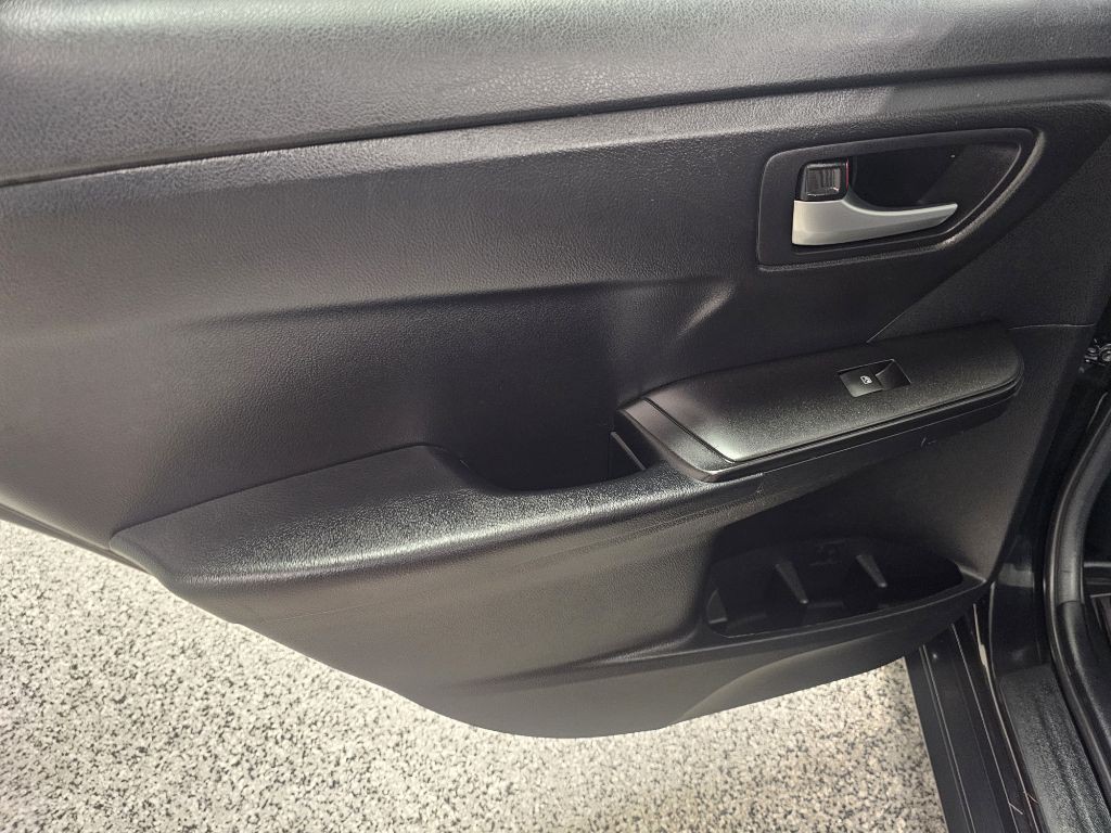 2017 Toyota Camry Image 10