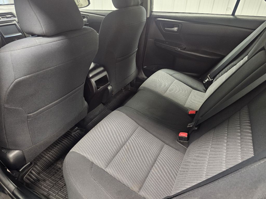 2017 Toyota Camry Image 11