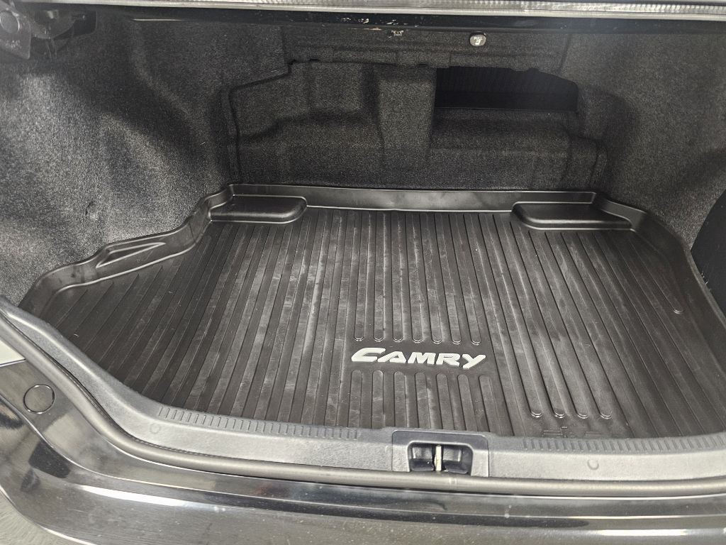 2017 Toyota Camry Image 12