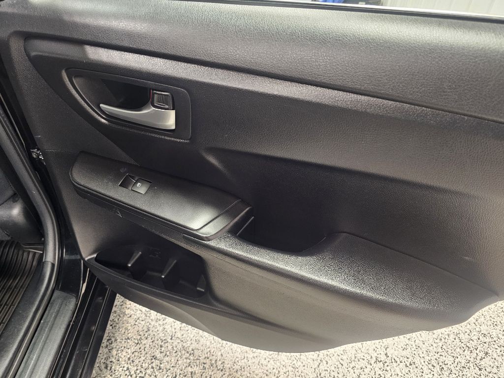 2017 Toyota Camry Image 13