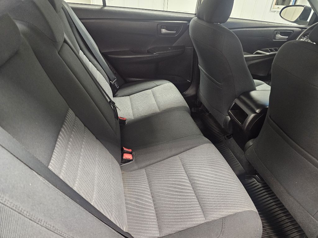 2017 Toyota Camry Image 14