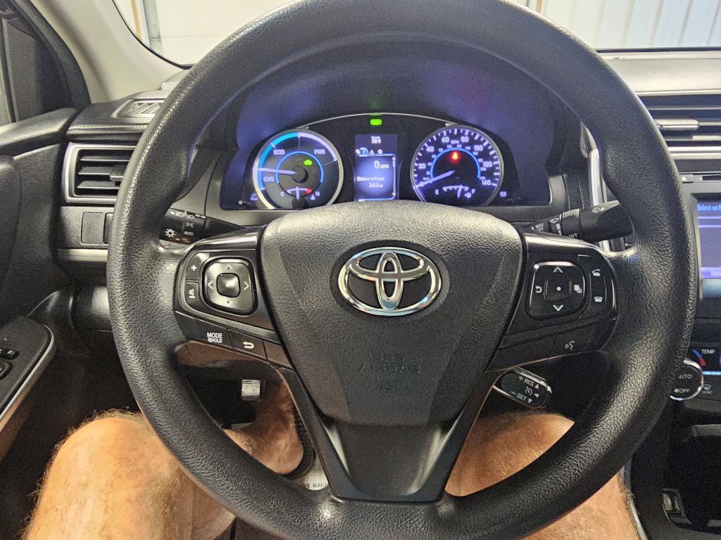 2017 Toyota Camry Image 17
