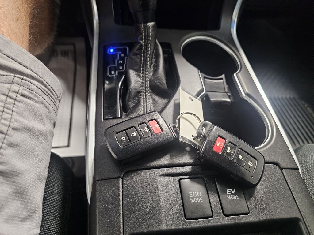 2017 Toyota Camry Image 18