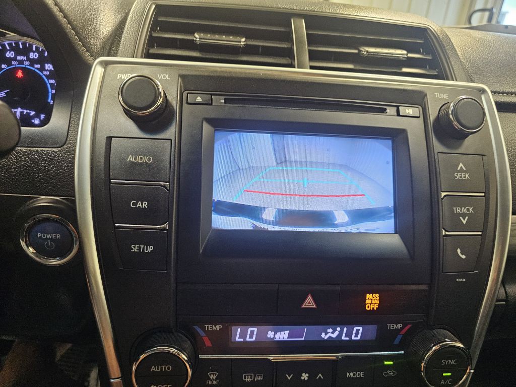 2017 Toyota Camry Image 21