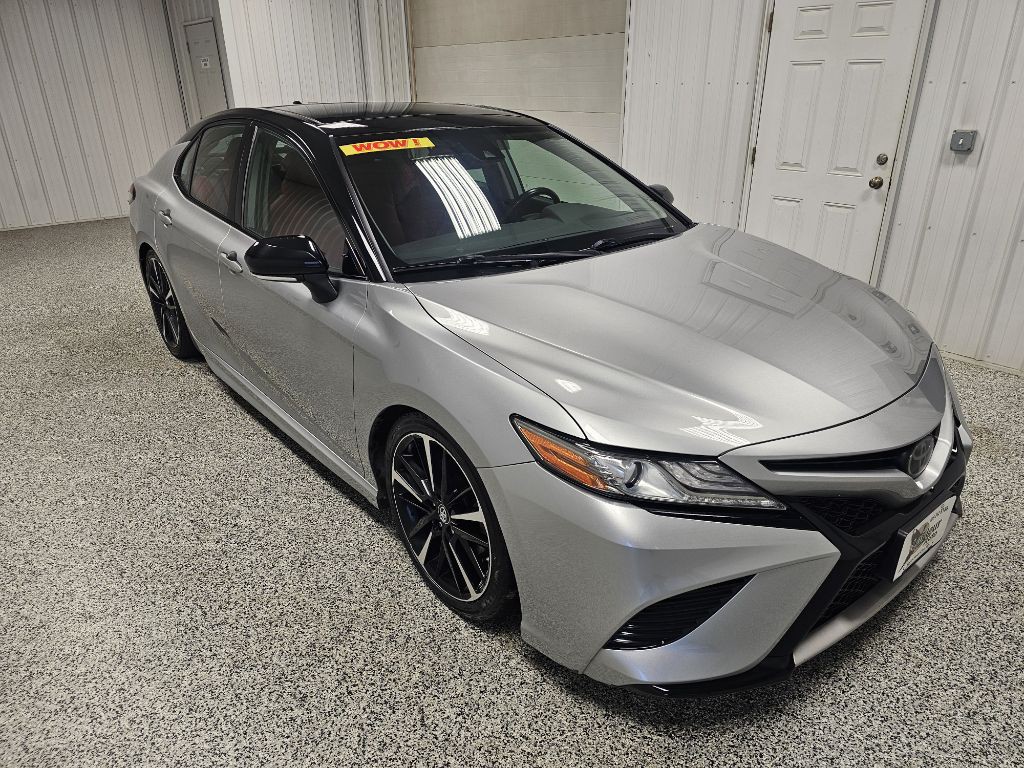 2019 Toyota Camry Image 2