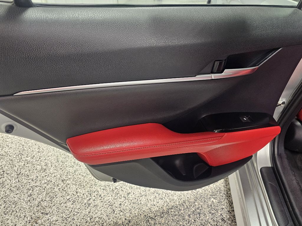 2019 Toyota Camry Image 9