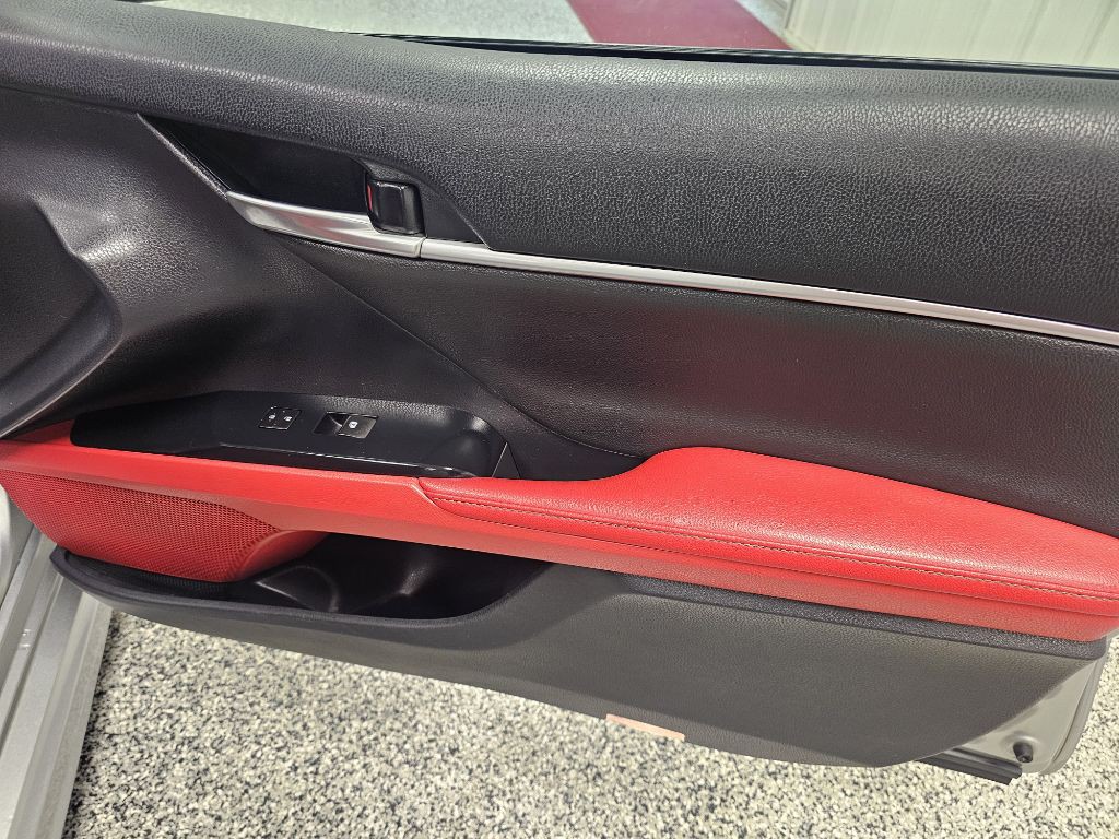 2019 Toyota Camry Image 16