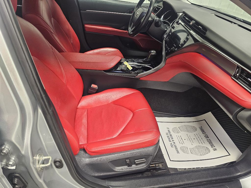 2019 Toyota Camry Image 17