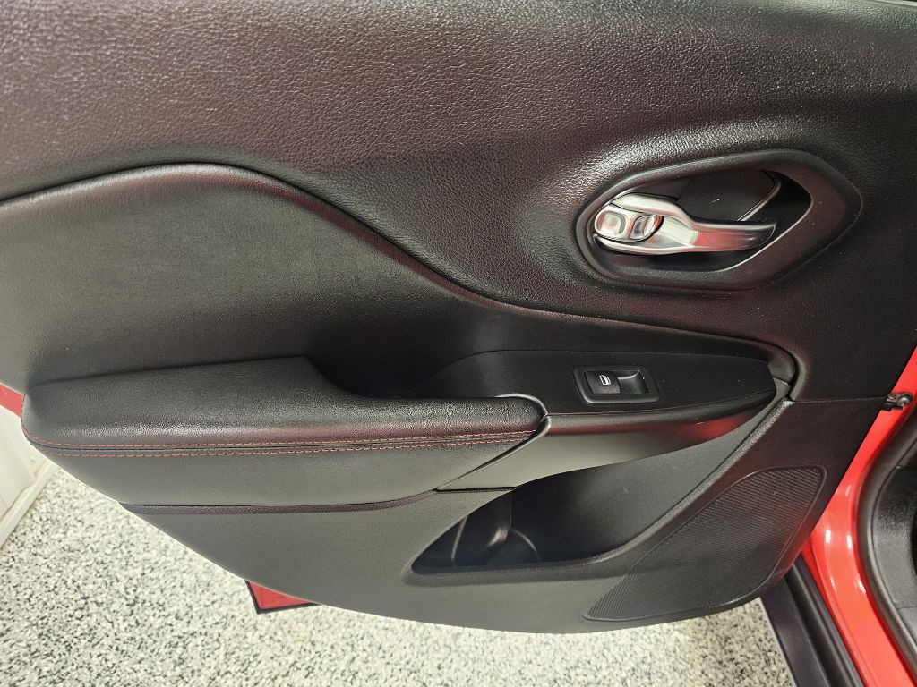2019 Jeep Cherokee Image 11