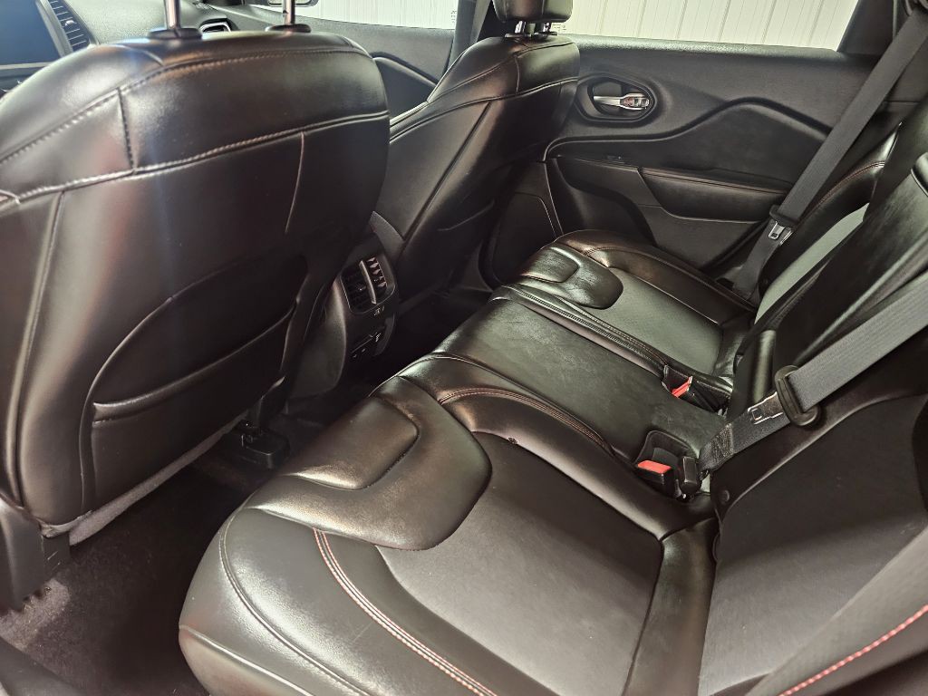 2019 Jeep Cherokee Image 12