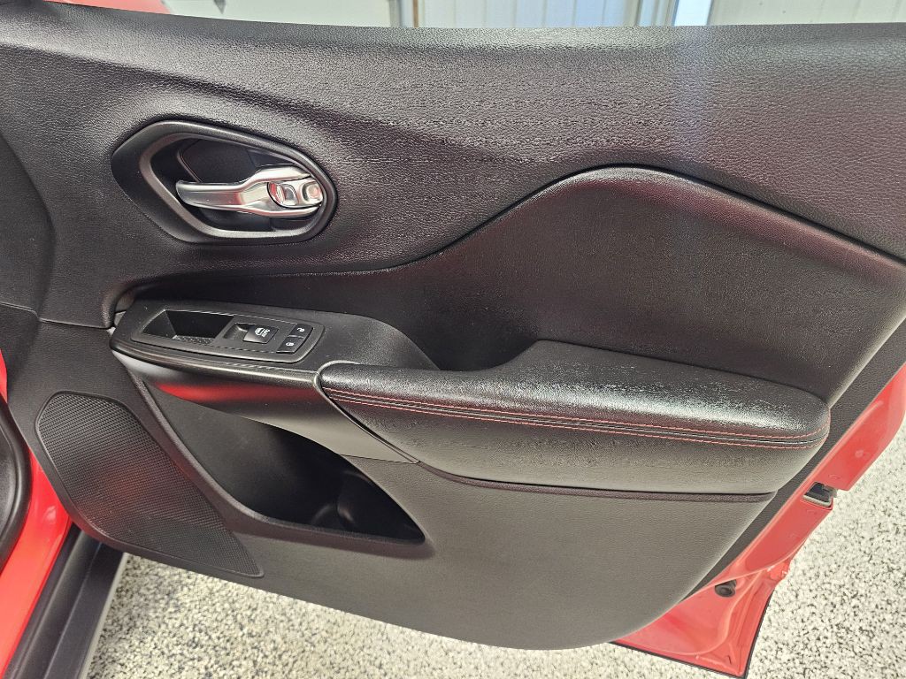 2019 Jeep Cherokee Image 16