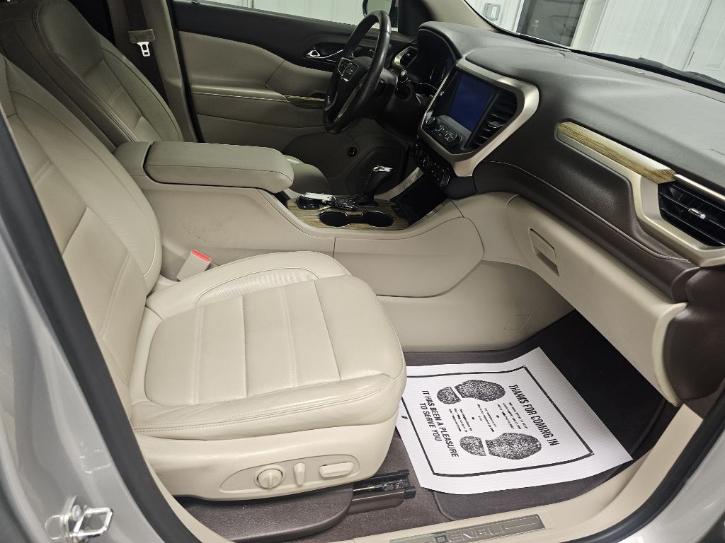 2018 GMC Acadia Image 16