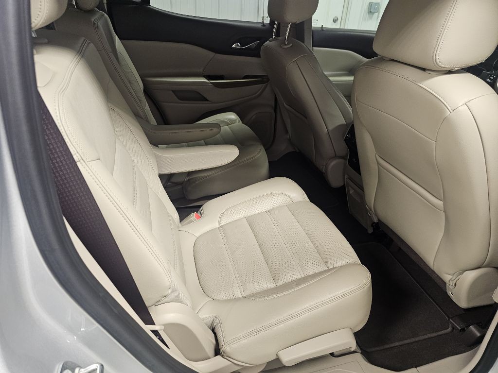 2018 GMC Acadia Image 17