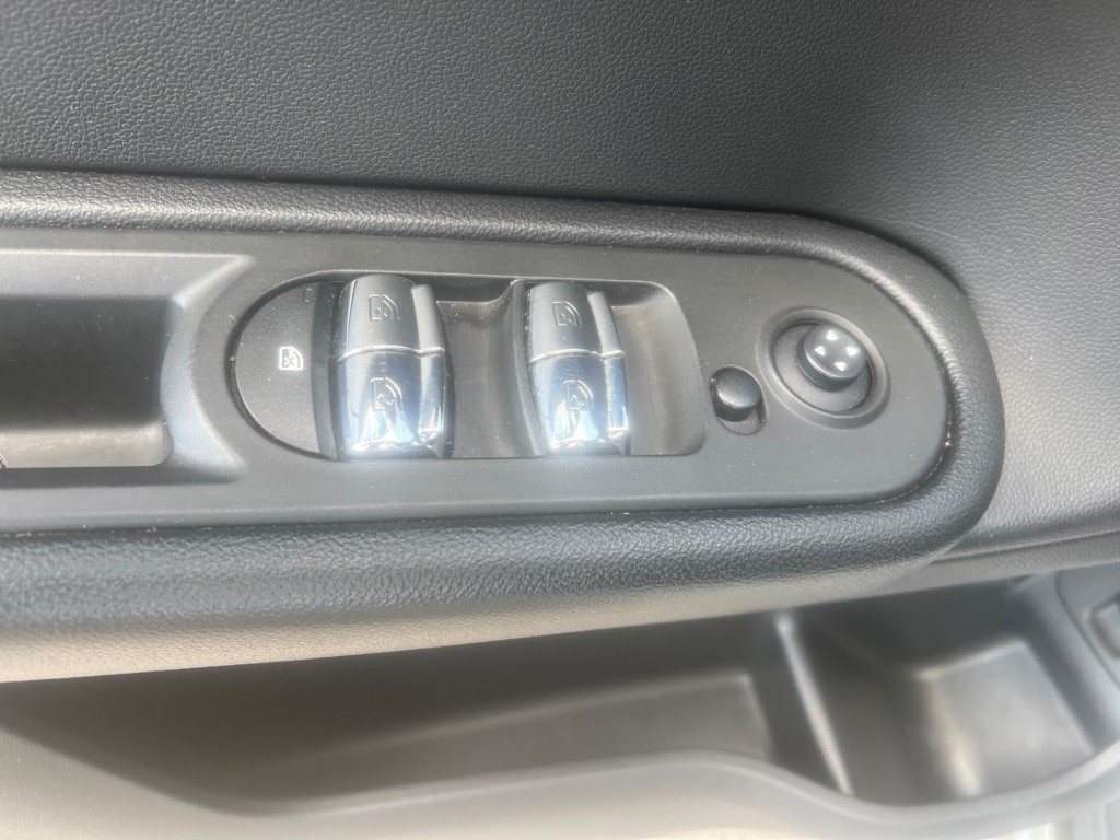 2019 MINI Cooper Image 30