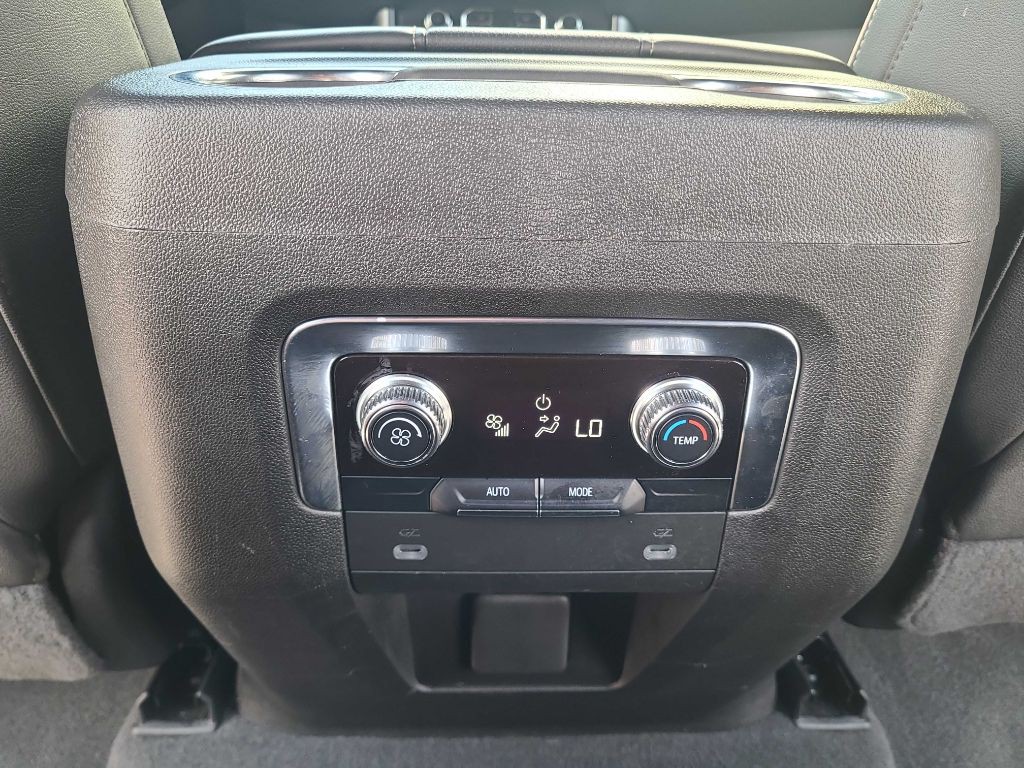 2022 GMC Yukon Image 16