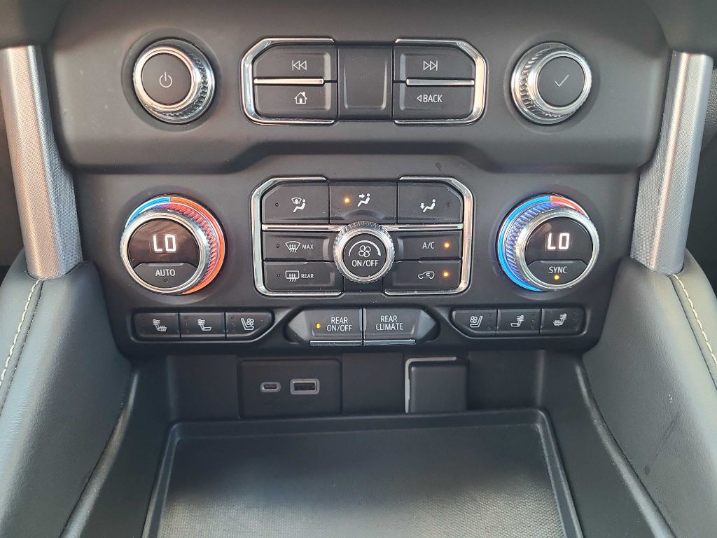 2022 GMC Yukon Image 29