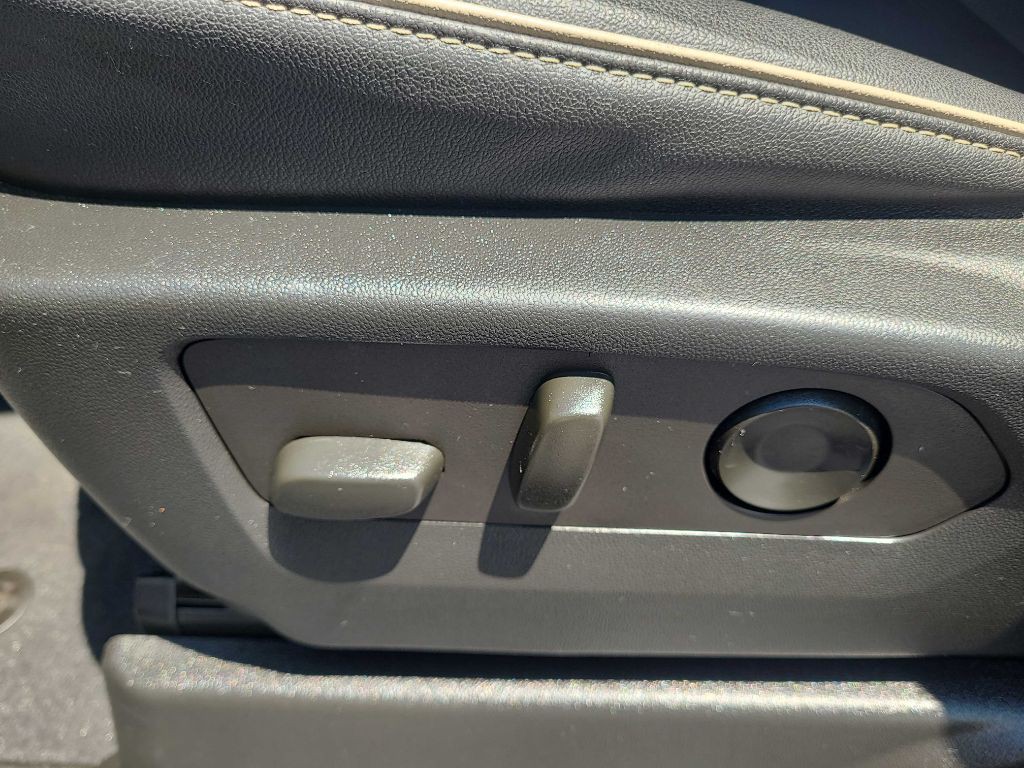 2022 GMC Yukon Image 36