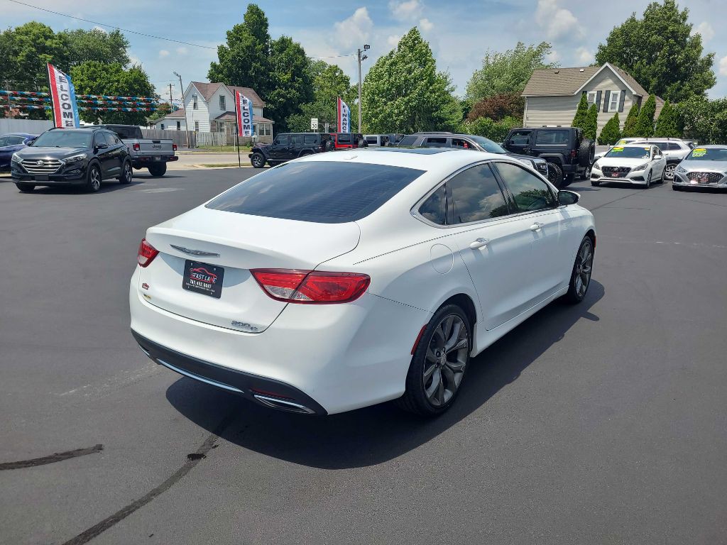 2016 Chrysler 200 Image 5
