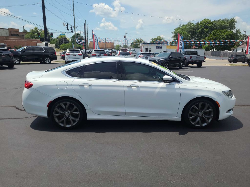 2016 Chrysler 200 Image 6