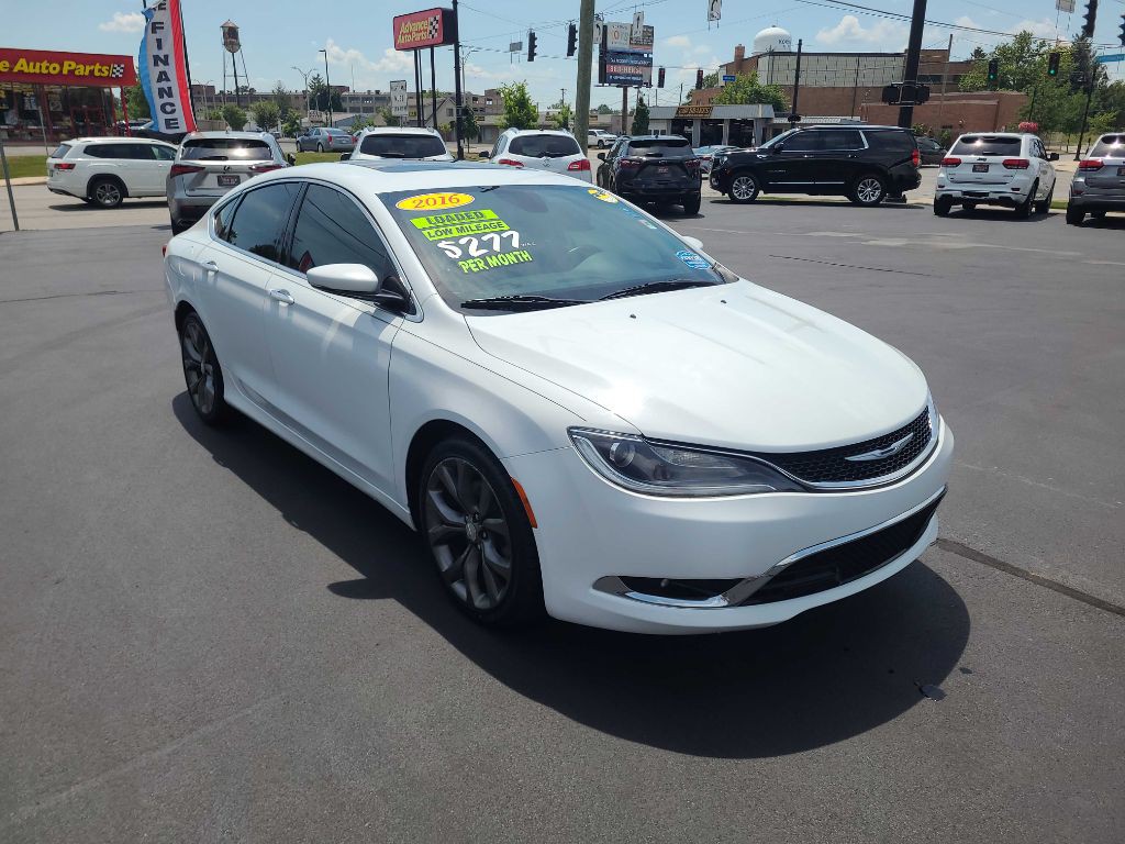 2016 Chrysler 200 Image 7