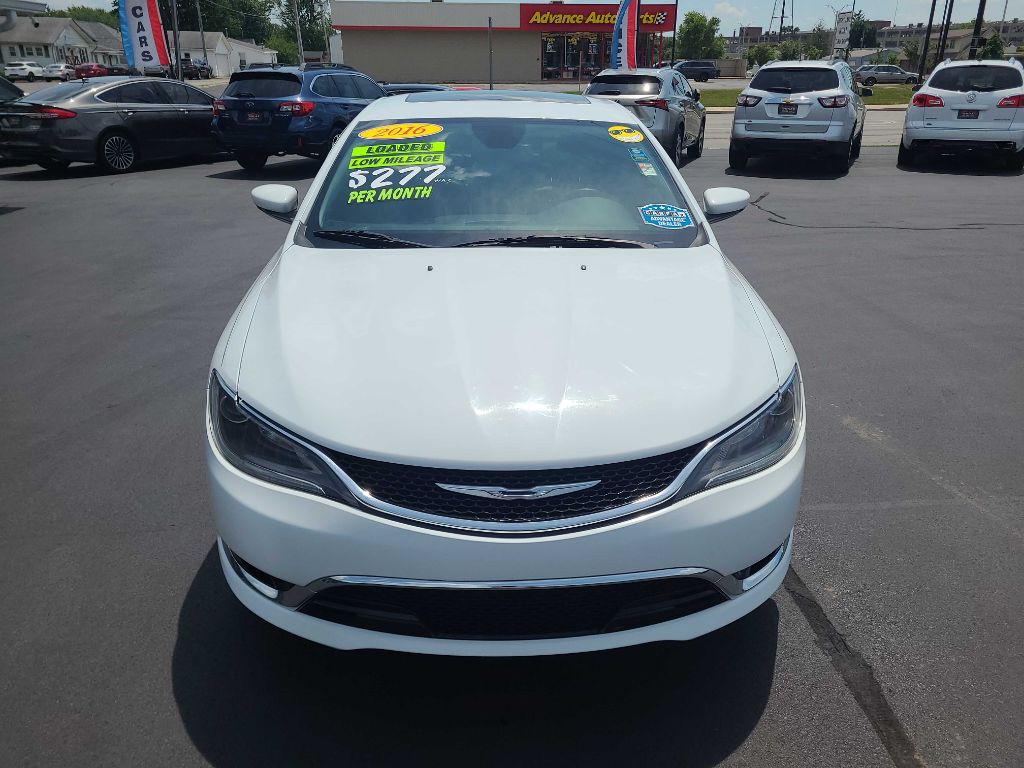 2016 Chrysler 200 Image 8
