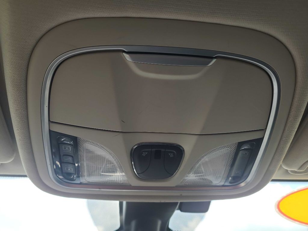 2016 Chrysler 200 Image 29