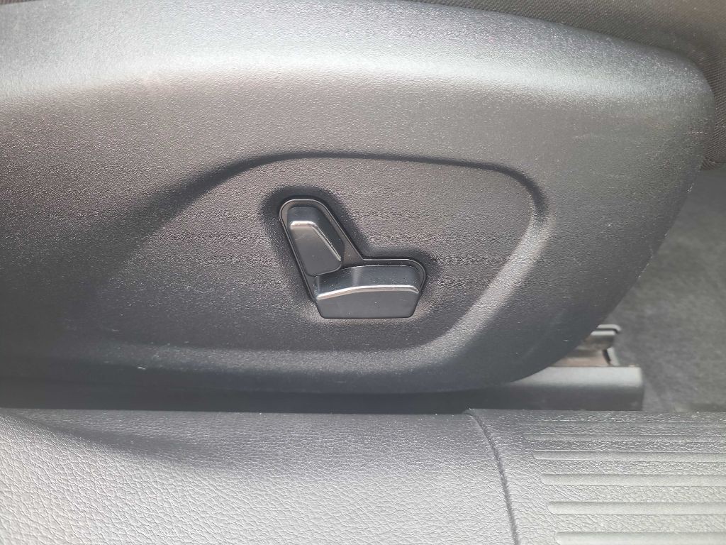2016 Chrysler 200 Image 33