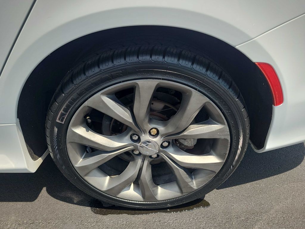 2016 Chrysler 200 Image 39