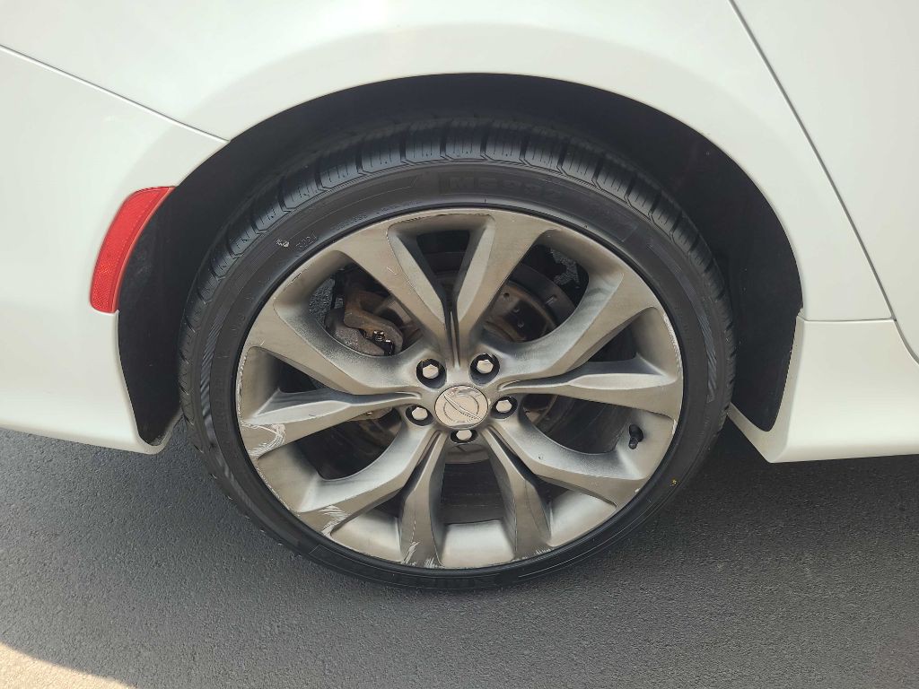2016 Chrysler 200 Image 40