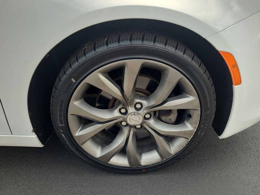 2016 Chrysler 200 Image 42